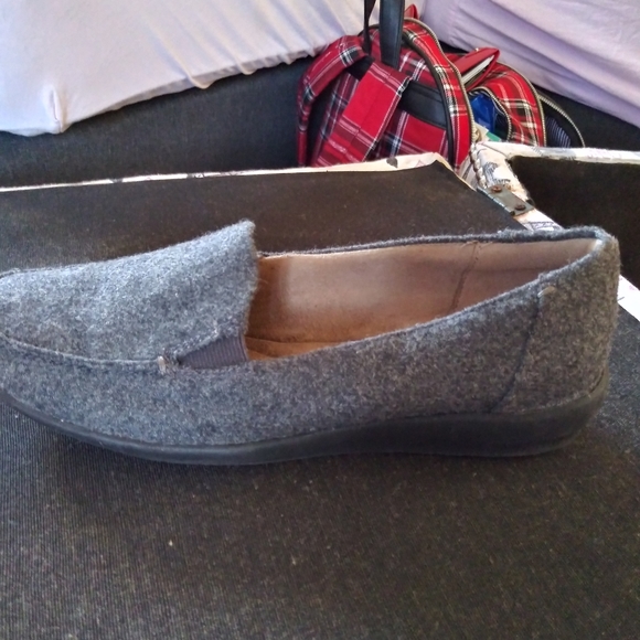 Shoes - Picture 2 of 3